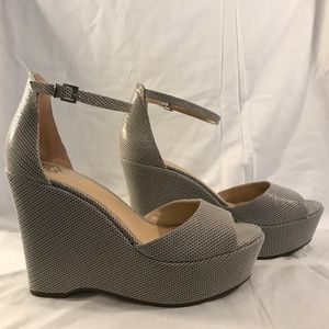 Vince Camuto VC-Tatchen Platform Sandal